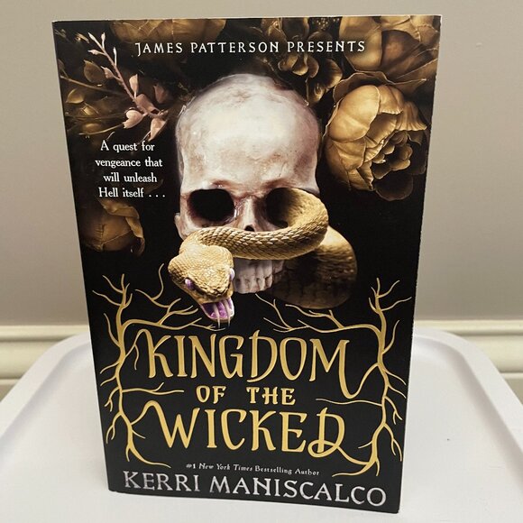 Kingdom of the Wicked by Kerri Maniscalco Book One Paperback Copy - Picture 1 of 3